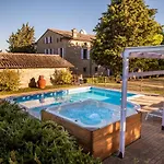 Tatil Evi Residenza La Canonica Relais - Historic & Pool Novilara