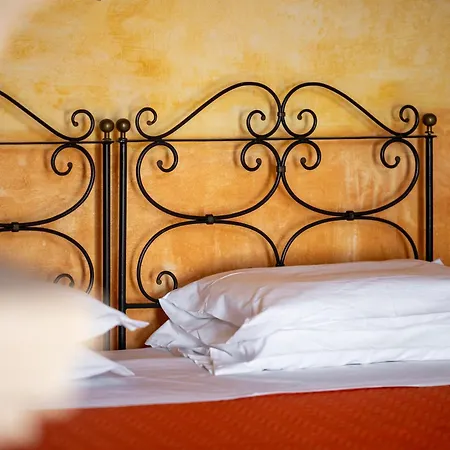 Tatil Evi Residenza La Canonica Relais - Historic & Pool Novilara